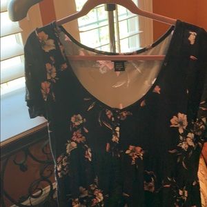 Torrid sz 00 baby doll blouse. Black/pink flowers